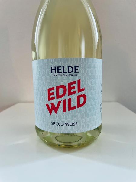 2022-er "Edelwild" Secco weiss trocken - Ökologisches Wein- und Sektgut Helde